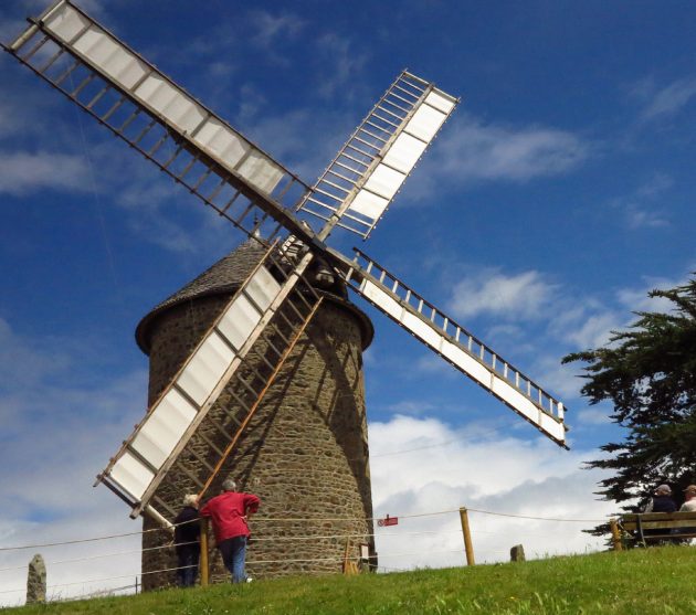 Moulin face au vent